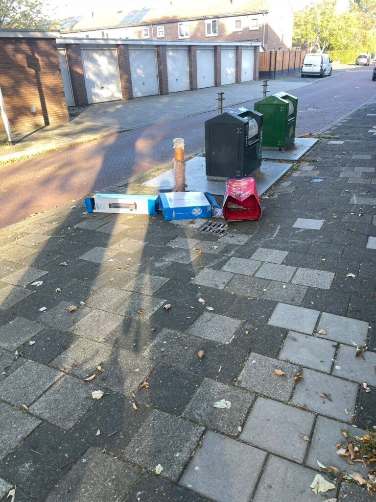 Het grofvuil loopt de spuigaten uit in de wijken